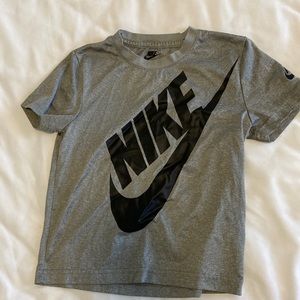 Nike boys active wear tshirt size 7 large fits smaller.